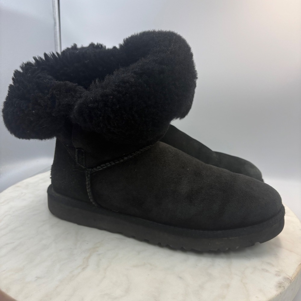 UGG Bailey Button Boots Womens 9 Black Suede Shearling Ankle 5803 Winter Warm
